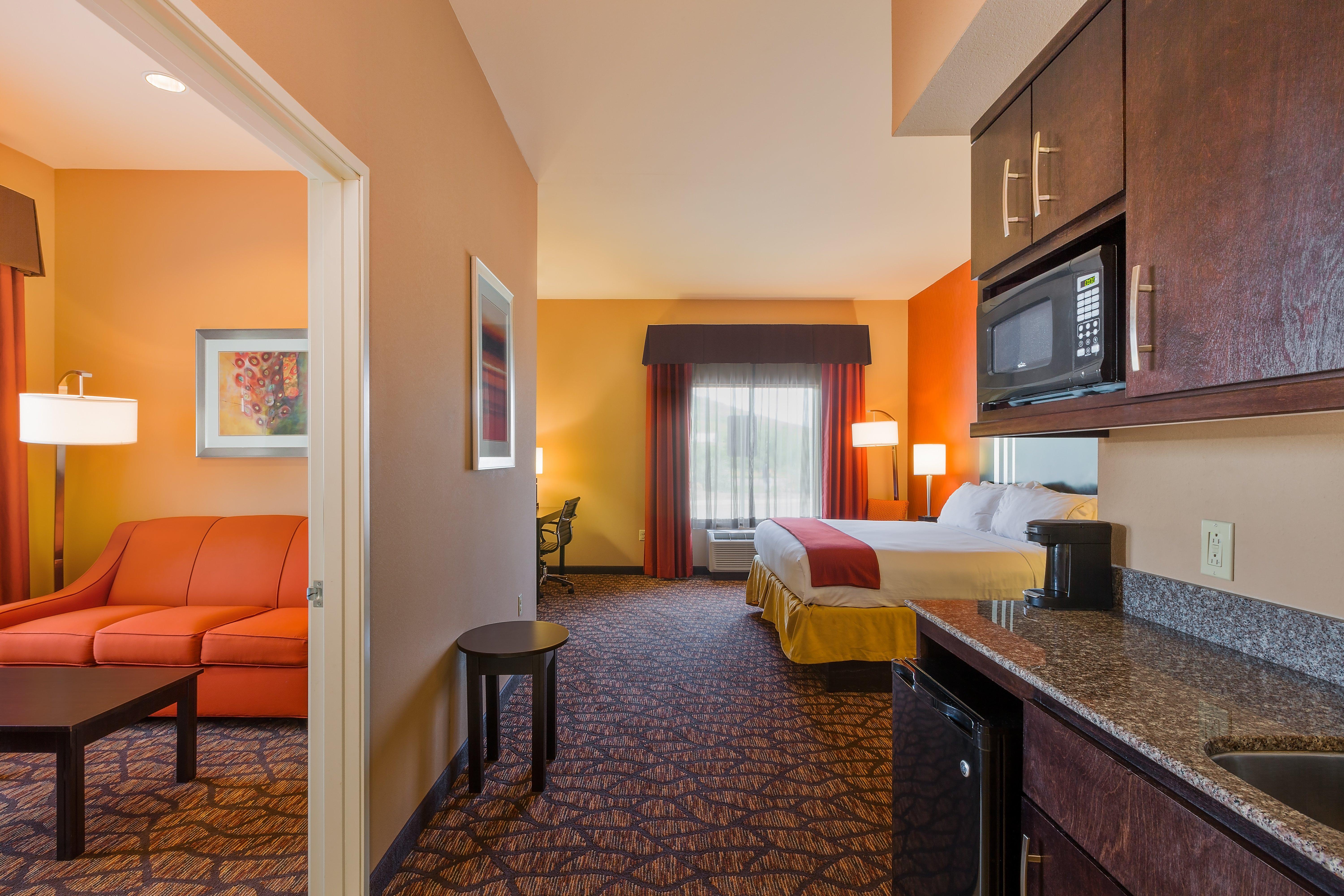 Holiday Inn Express And Suites Alpine By Ihg Exterior foto